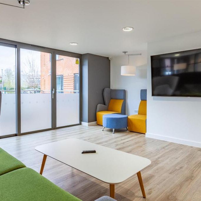 1 bedroom in a flat share to rent - Photo 1