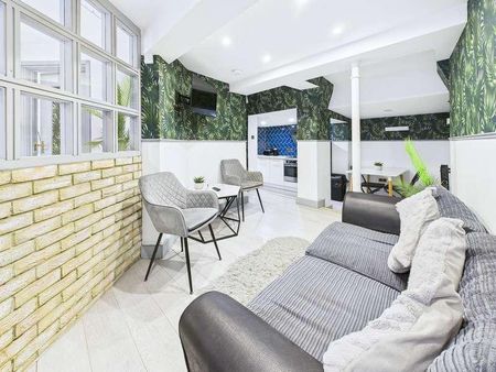 Wells House Road, London, NW10 - Photo 2