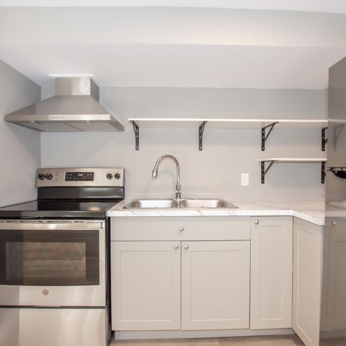 56 Townline Rd W, St. Catharines - 2 Bedroom Lower Unit - Photo 1