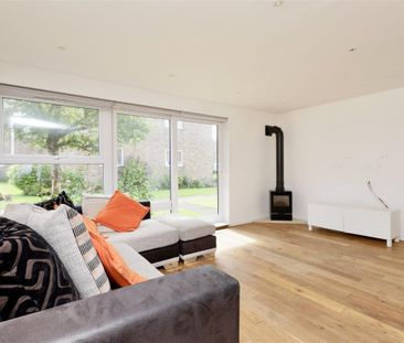 3 bedroom Terraced House to rent in Hunters Court, South Gosforth, ... - Photo 2
