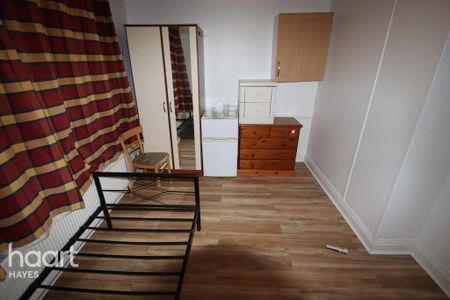 7 bedroom semi-detached bungalow to rent - Photo 2