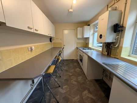 2 bedroom flat to rent - Photo 3