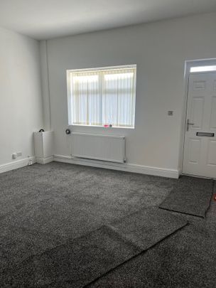 3 Bed End Terrace, Grange Mount, CH43 - Photo 1