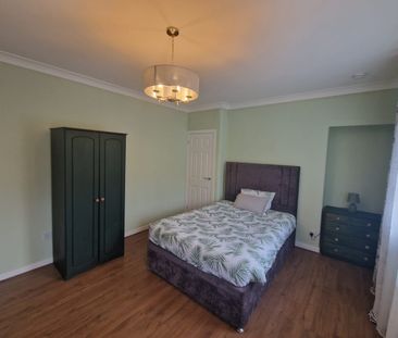 Room in a Shared Flat, West Pilton Grove, EH4 - Photo 4