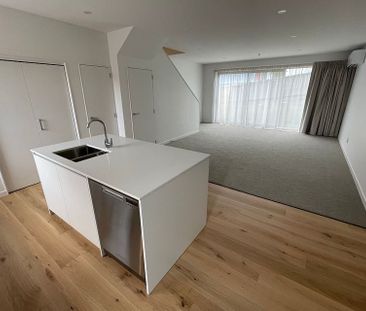 KARORI - Near New Townhouse - Photo 2
