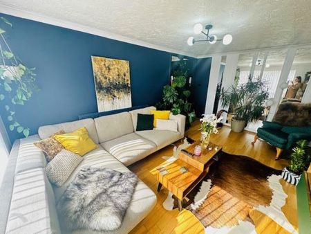 2 bedroom Flat To Let - Photo 3