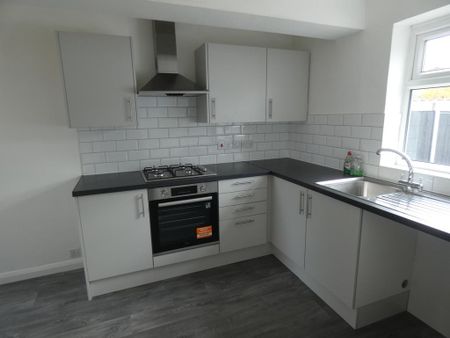 3 bedroom end of terrace house to rent - Photo 5