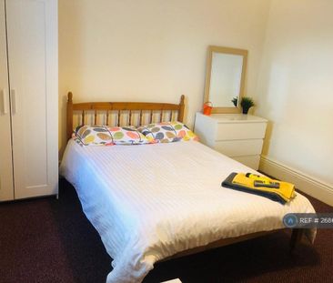 10 bedroom terraced house to rent - Photo 6