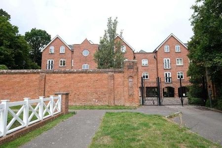 Portside Close, Southampton, SO40 - Photo 3