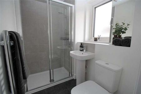 Lofthouse Lane, Bordon, Hampshire, GU35 - Photo 5
