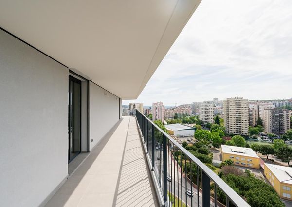 4 Bedroom Apartment with swimming pool, Miraflores, Oeiras