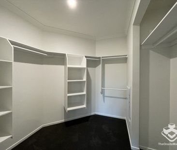 4 Bedroom Home with Water Views - Photo 4
