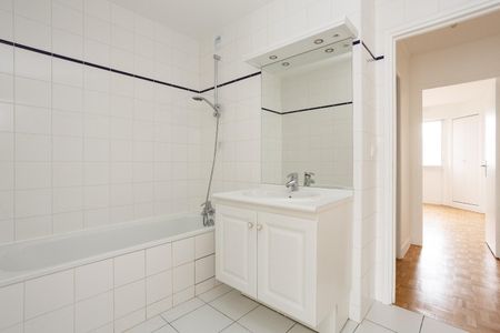 location Appartement T4 DE 83m² À PARIS - Photo 3