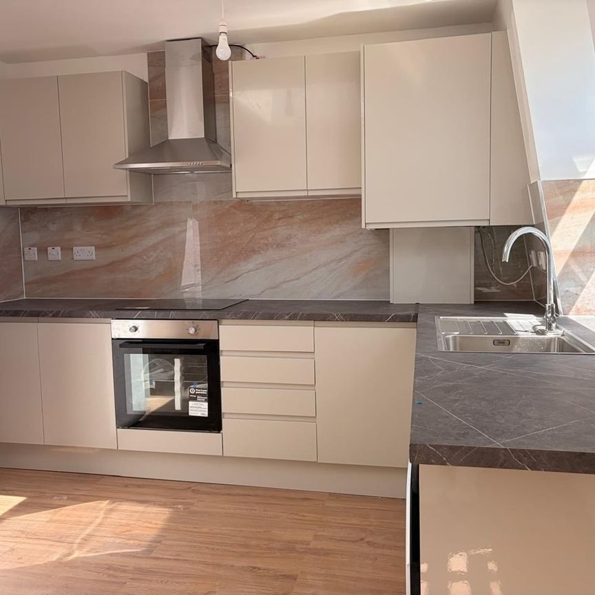 2 Bed Flat, Manbey Grove, E15 - Photo 1
