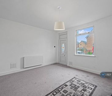 2 bedroom end of terrace house to rent - Photo 2