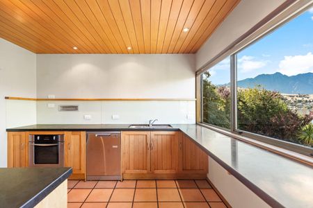 Beautiful home in central Queenstown - Photo 5