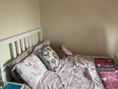 3 bedroom semi-detached house to rent - Photo 3