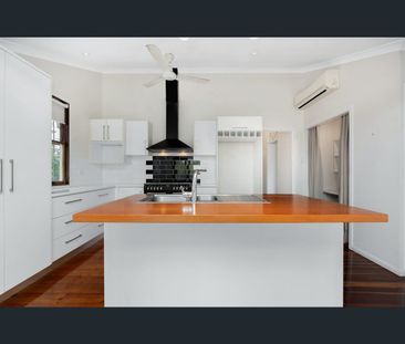 34 Roberts Street, Hermit Park, Qld 4812 - Photo 5