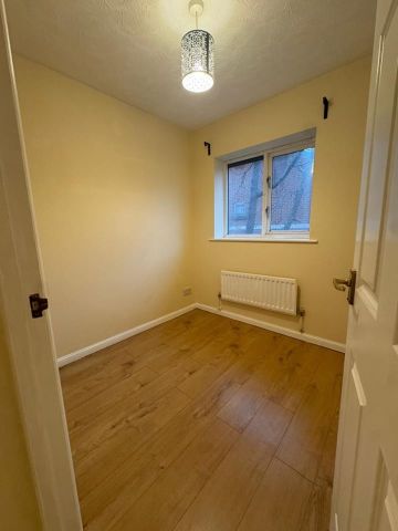 3 Bed Terraced House, Badminton Mews, E16 - Photo 4