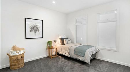 Mesmerising Two Storey Townhouse - Photo 3