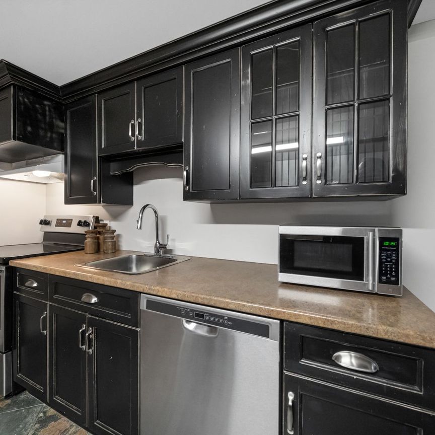 For Lease - 7 Oakley Park Square, Barrie, Ontario - Photo 1