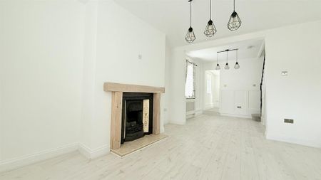 2 bedroom end of terrace house to rent - Photo 2