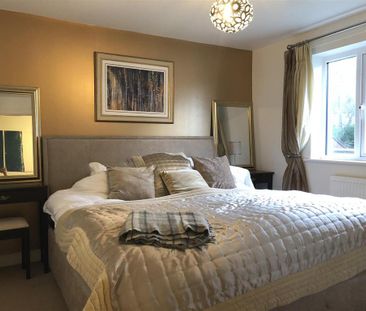 4 bedroom detached house to rent - Photo 2