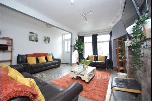 8 Bedroom Student Accommodation - Photo 1