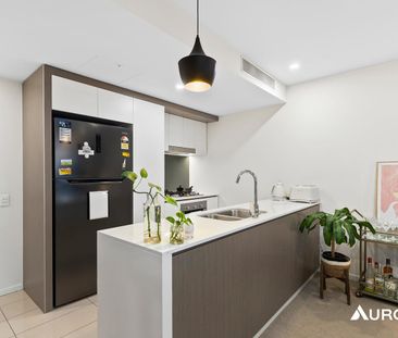 Stylish One-Bedroom Apartment with River Views and Expansive Balcony - Photo 3
