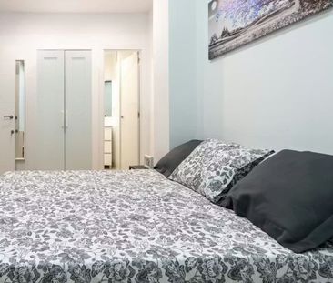 Carrer del Forn de l'Hospital, Valencia, Valencian Community 46001 - Photo 2