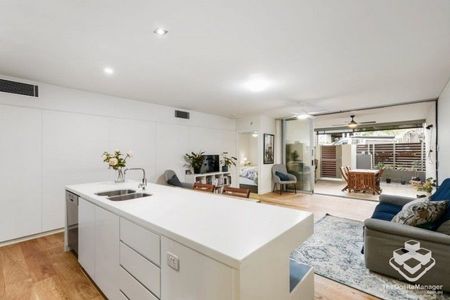 ICEWORKS PADDINGTON - A PERFECT COMBINATION - 3 VERY SPACIOUS BEDROOMS - Photo 5