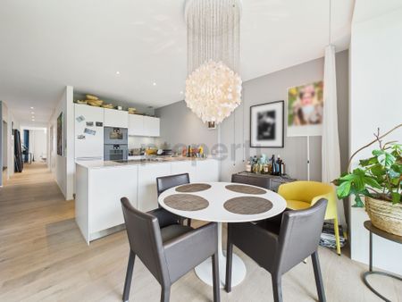 High-end amenities and sunny apartment experience in the Metropolitan - Photo 2