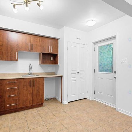 Appartement 1 CC en semi sous-sol //DISPONIBLE DÈS MAINTENANT - Photo 4