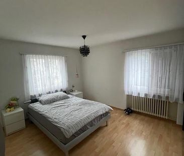 Wohnen im Grünen & zentral; 3-Zimmer-Wohnung mit guter ÖV-Verbindung - Foto 2