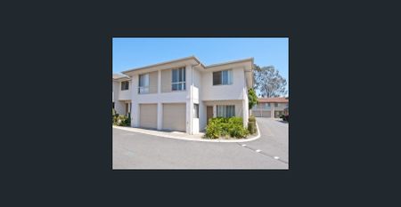 Spacious, Stylish with Fresh Paint, New Carpets all in a Great Location - Photo 3