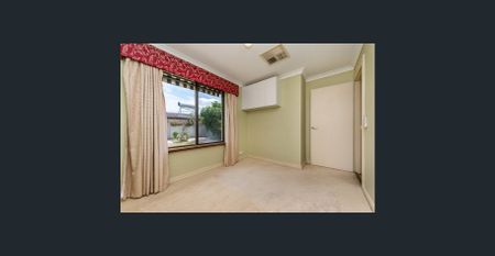 Low-Maintenance Living in Prime Willetton Location! - Photo 3