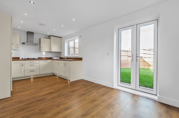 4 bedroom detached house to rent - Photo 1