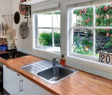 Charming Country Cottage in a Hidden Valley Retreat - Photo 6