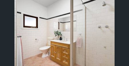 Charming Maisonette Fresh from Vogue-Style Makeover - Photo 4