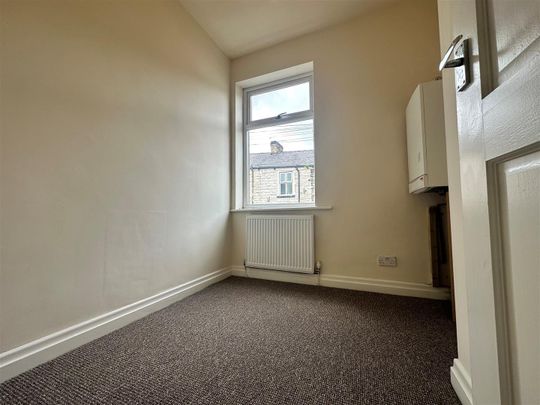 2 bed terraced house to rent in Parkinson Street, Burnley, BB11 - Photo 1