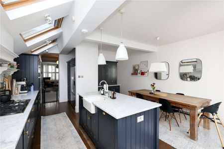 A stunning family home that has been beautifully finished through out on a desirable tree lined street in West Putney moments from the amenities of the Lower Richmond Road. - Photo 2