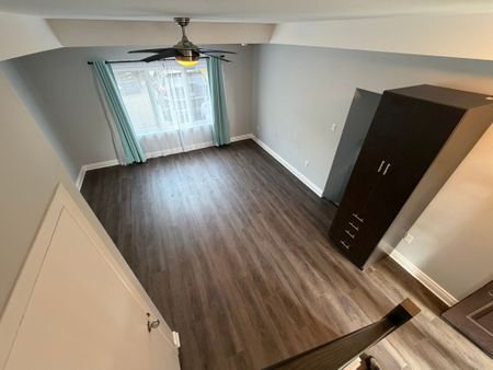 For Lease - 770 Applewood Crescent Unit# 1, Milton, Ontario - Photo 2