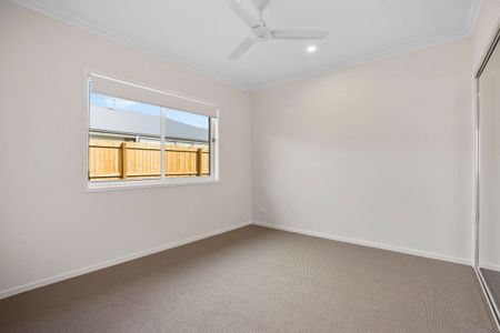 Brand-New Family Home in Park Lane Reserve! - Photo 4