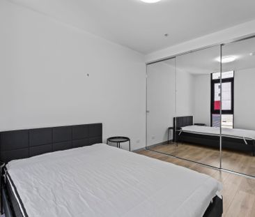 Spacious Southbank Apartment In Perfect Location - Photo 3