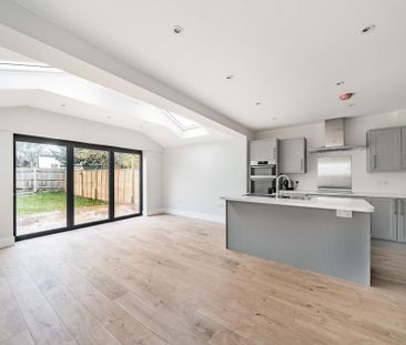 4 bedroom semi-detached house to rent - Photo 6