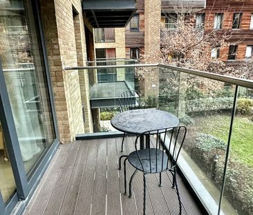 Albatross Way, London - Photo 3