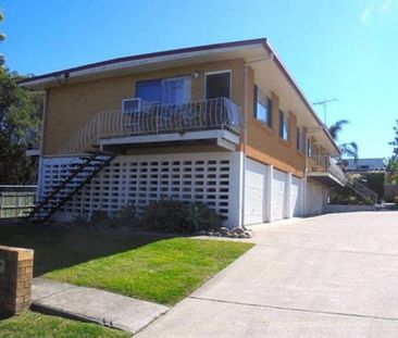 Refreshly updated unit in perfect location - Photo 3