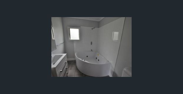 3 Bedroom Home located Southern End of Island - Private and Peaceful - Photo 1