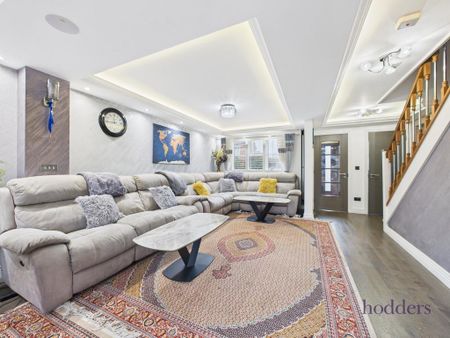 4 bedroom detached house to rent - Photo 2