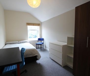 4 bedroom semi-detached house to rent - Photo 2